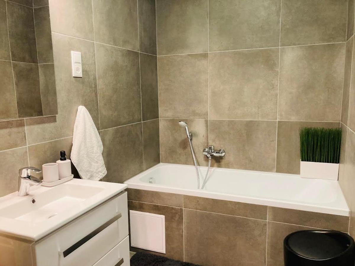 Apartamento Zawia Apartman Balatonföldvár Exterior foto
